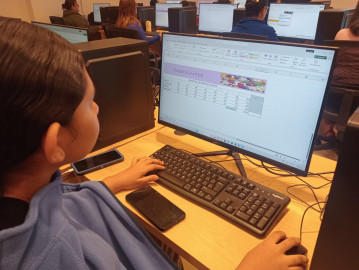 Mujeres, jóvenes y adultos culminan curso de computación en la Infoteca