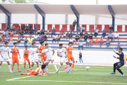 Ventaja para Correcaminos en la final de ida de la liga premier