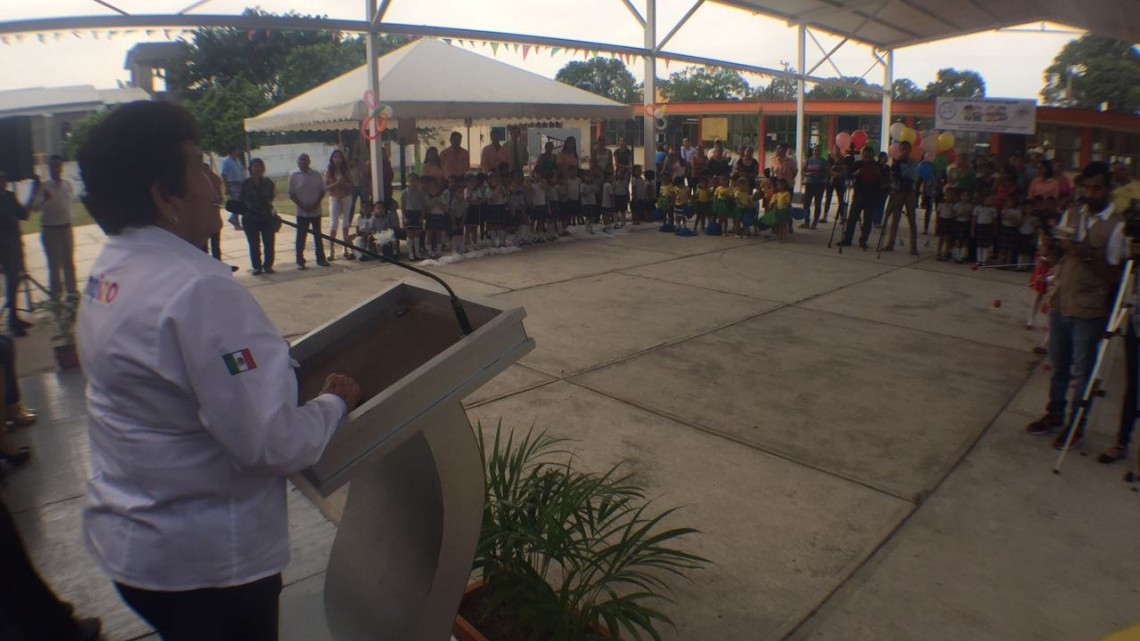 Entrega Alcaldesa techumbre en jardín de niños 