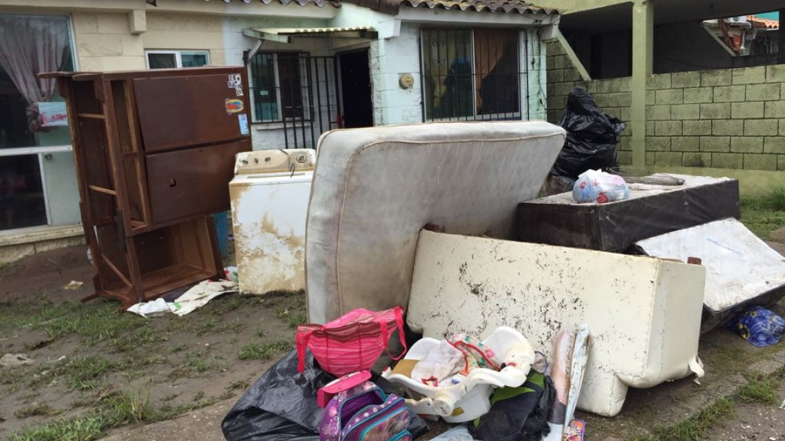 Familias pierden enseres domésticos por inundaciones