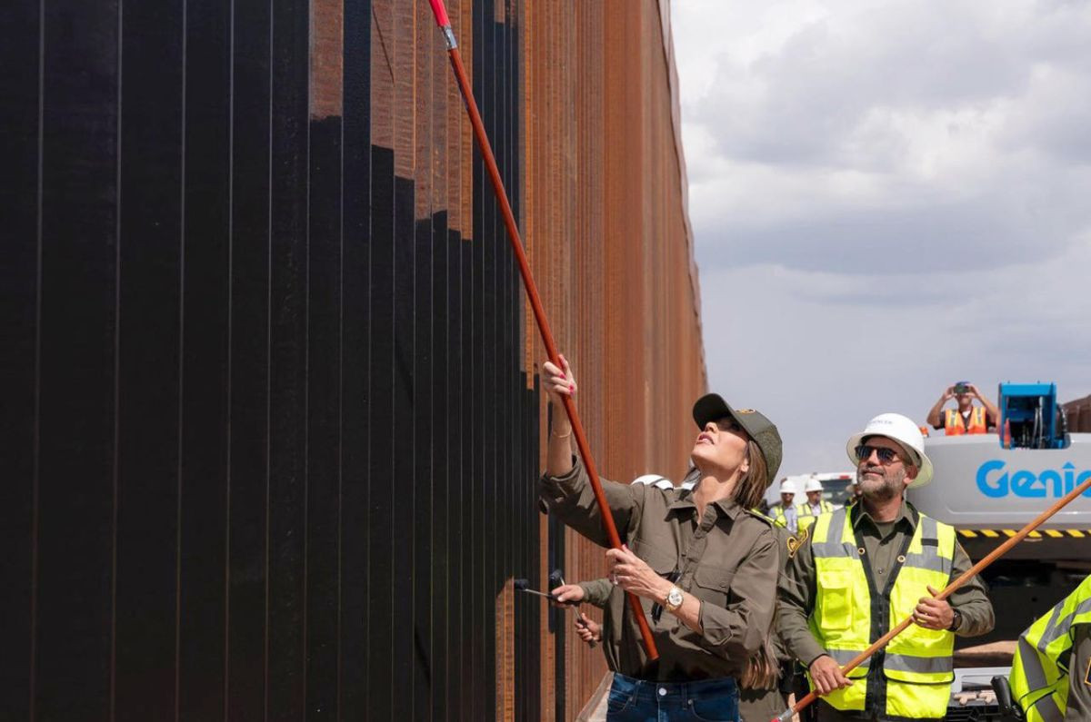Gobierno de Trump pinta de negro el muro fronterizo para dificultar su escalada
