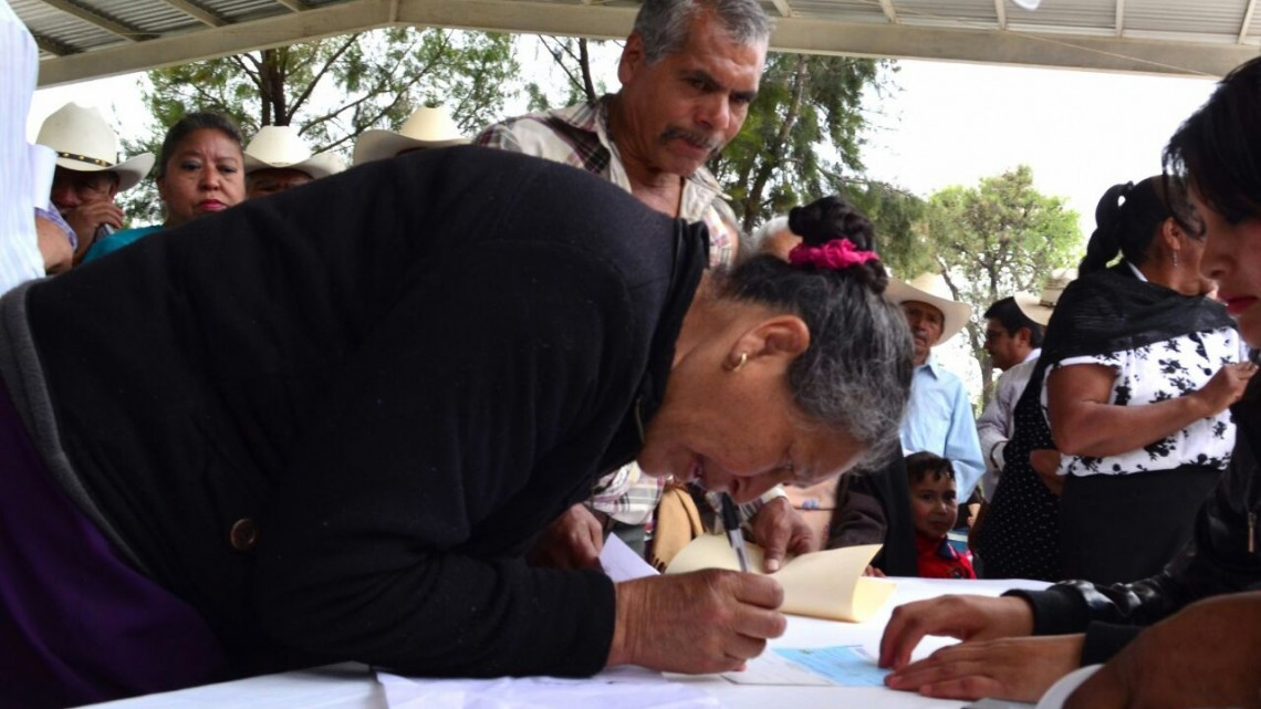 Entregan 377 millones a productores agrícolas