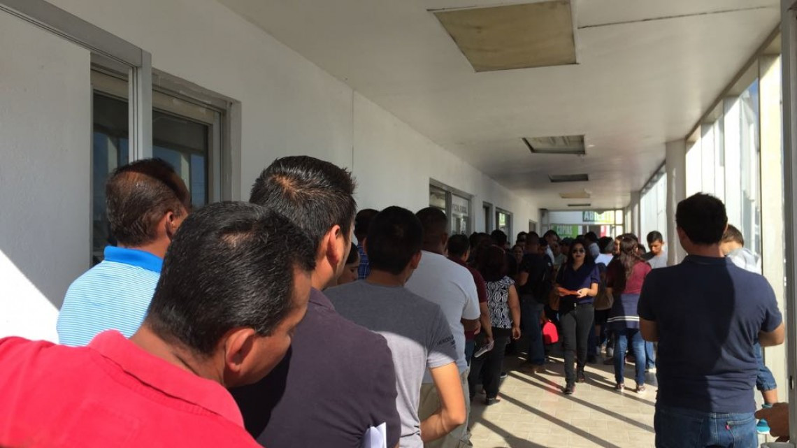 Saturan contribuyentes Oficina Fiscal, aprovechan descuentos