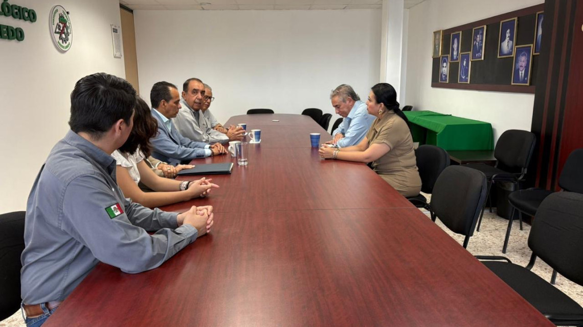 Entrega Consejo de Instituciones becas de titulación 