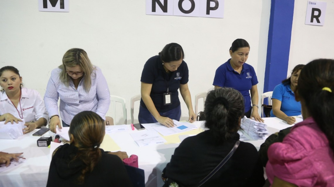 Alcaldesa reparte apoyos a madres de hijos con discapacidad