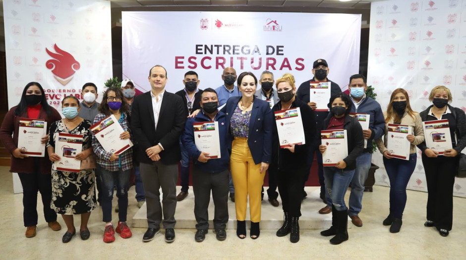 Entregan escrituras de vivienda a familias del fraccionamiento El Progreso