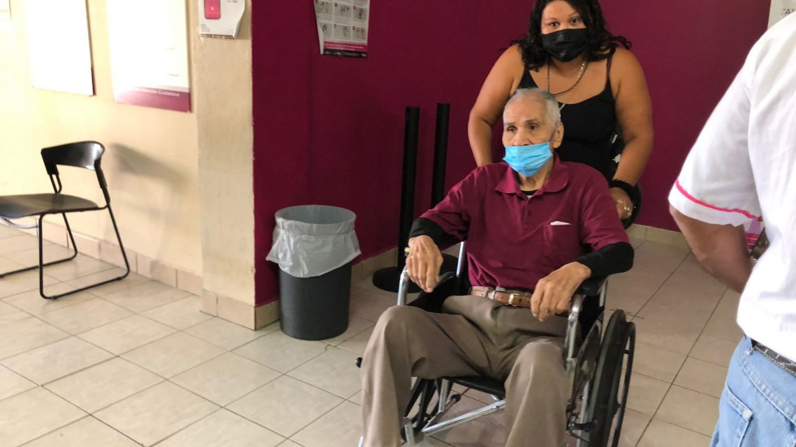 INE brinda atención prioritaria para personas de la tercera edad, con discapacidad física y mujeres embarazadas en Nuevo Laredo