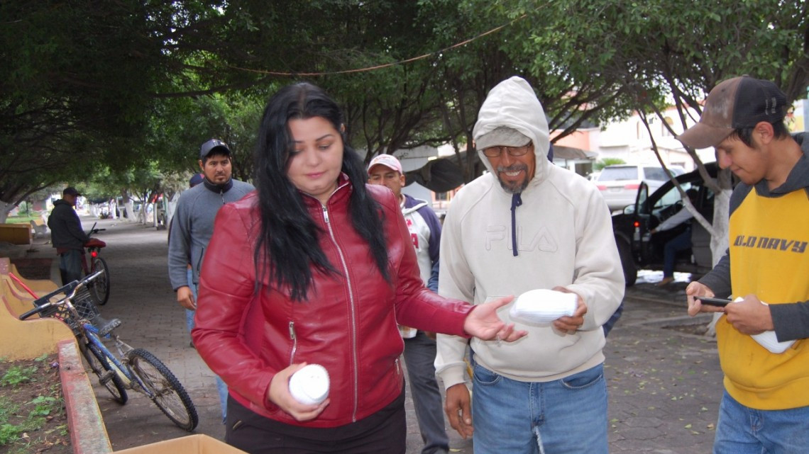 Dona DIF Río Bravo prendas de invierno