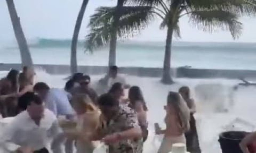 Olas gigantes interrumpen boda en Hawai