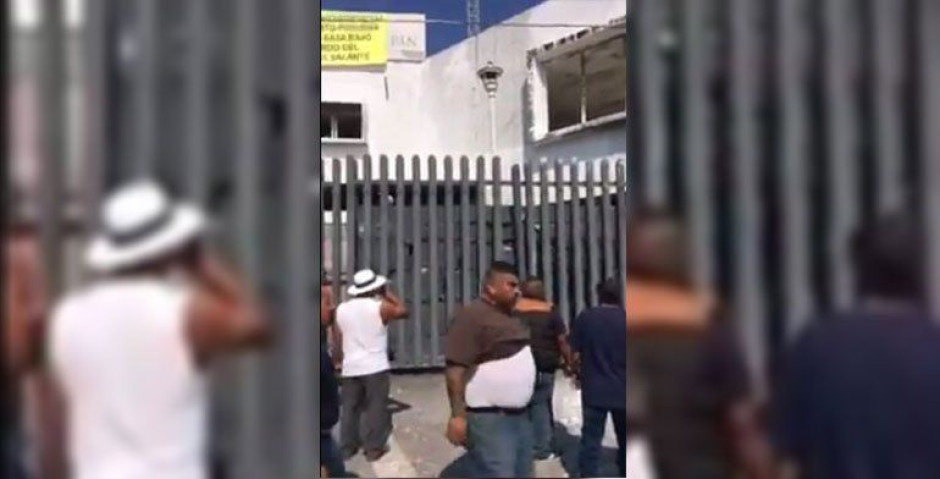 Inconformes por 'gasolinazo' toman instalaciones de PF en Hidalgo