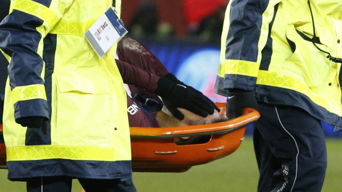 Neymar sufre lesión y sale llorando del campo