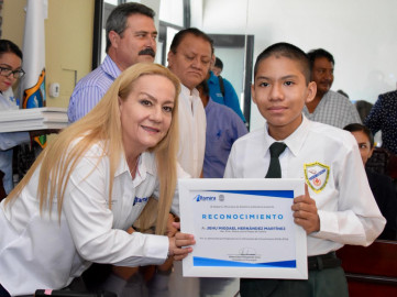 Reconoce Alma Laura Amparán a destacados alumnos altamirense