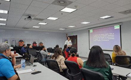 Capacita Universidad Tecnológica de Tamaulipas Norte a maquiladora sobre inclusión laboral de personas con autismo