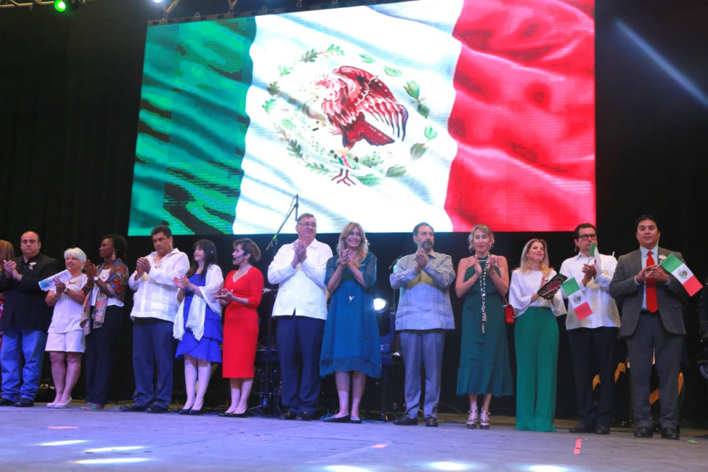 Participa Maki Ortiz en “Fiesta de Palmas Viva México 2019”