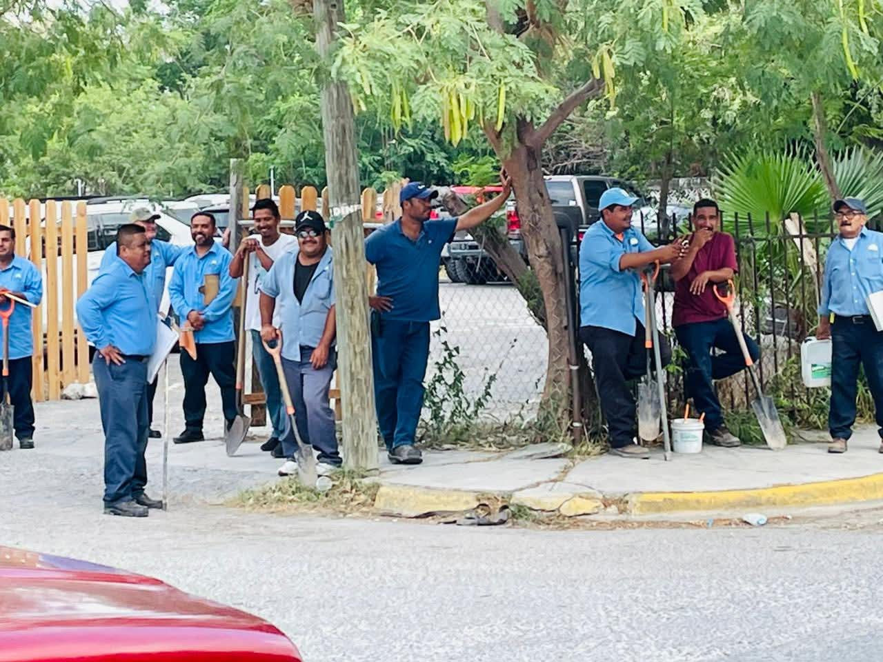 Trabajadores de la JAD realizan paro de labores por falta de vehículos oficiales
