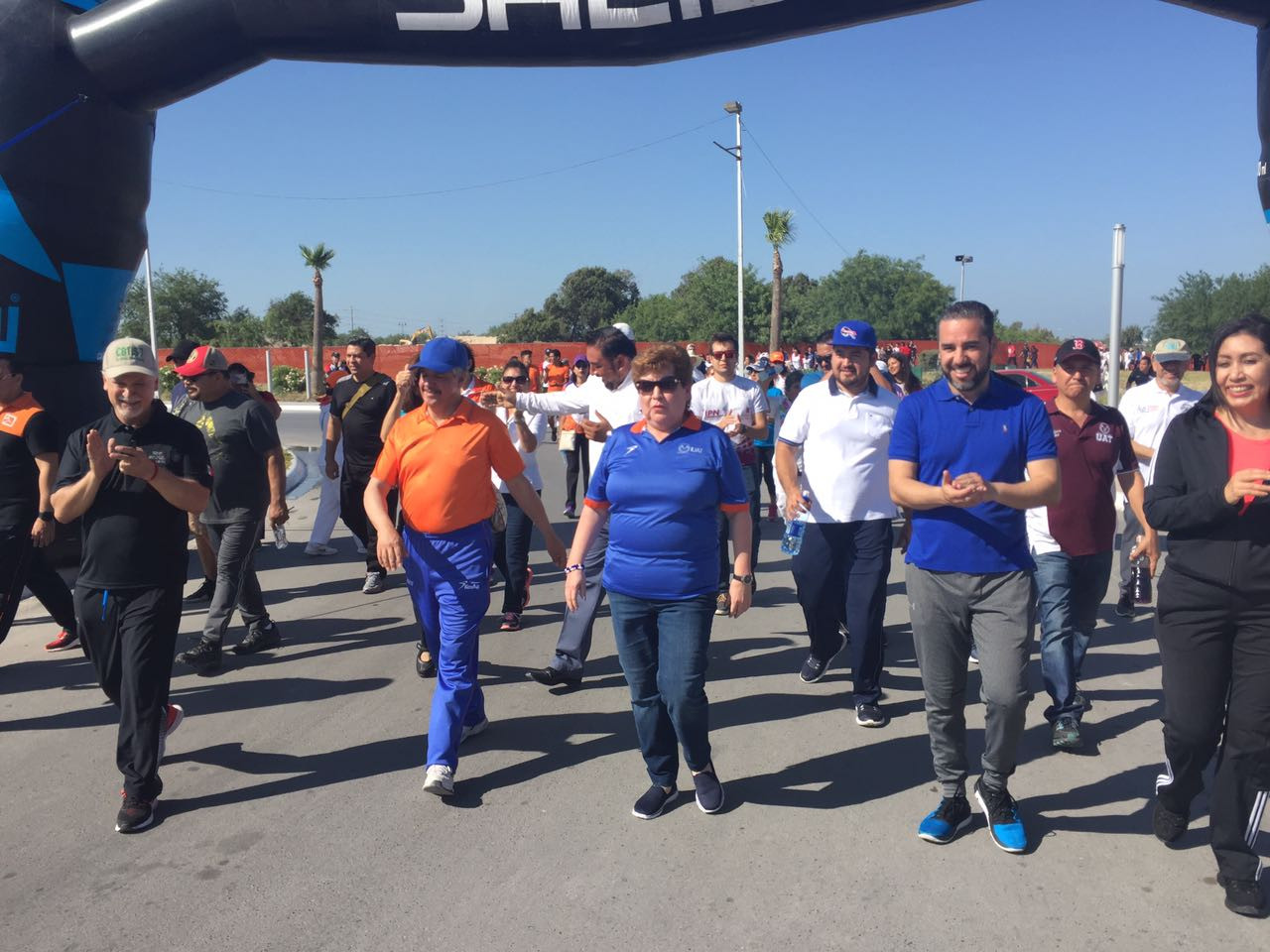 Más de 4 mil alumnos participan en caminata Pro-salud