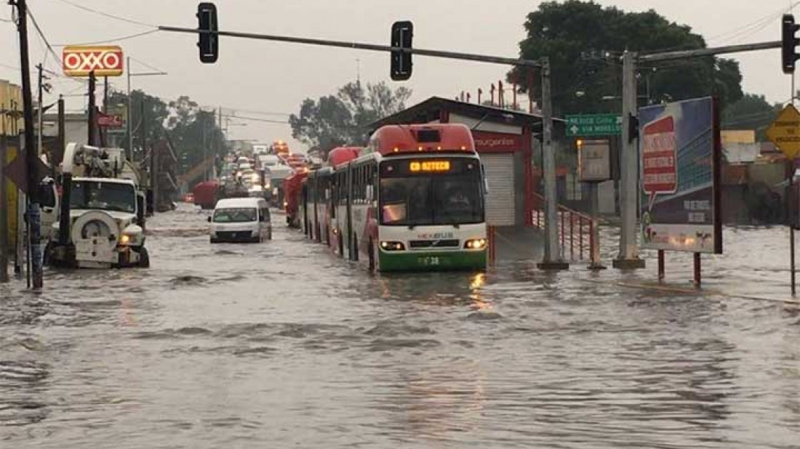 Lluvias dejan fuertes inundaciones en Ecatepec, Coalcalco y Tultitlan