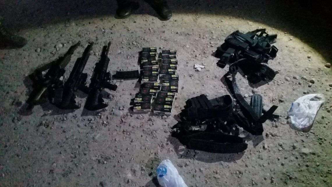 Aseguran arsenal y liberan a 2 personas secuestradas