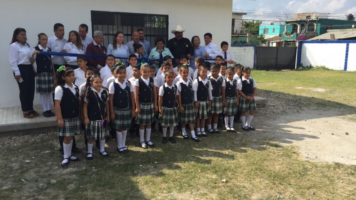 Educación es respaldada con becas y ampliación de infraestructura