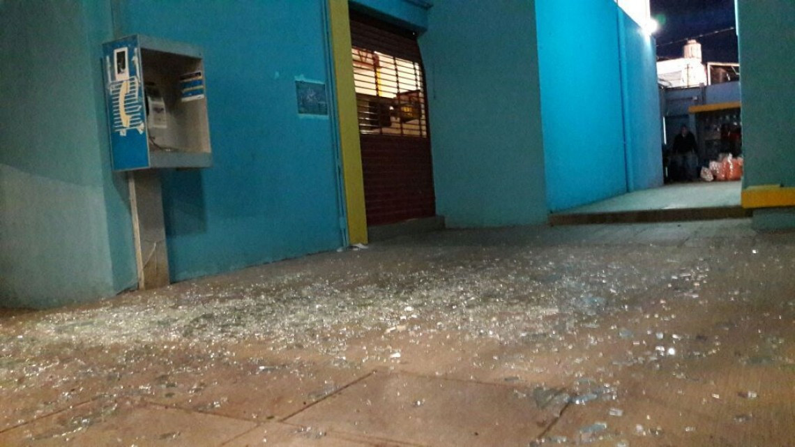 Dañan cajero con artefacto explosivo casero