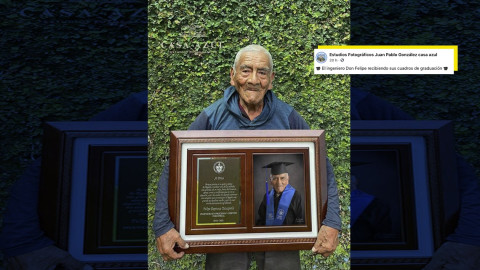 Don Felipe se gradúa a los 84 años de la BUAP