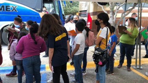 Gobierno de Nuevo Laredo vacuna a menores de 5 a 17 años en Laredo, Texas