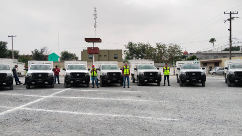 Recibe COMAPA camionetas para atender reportes ciudadanos