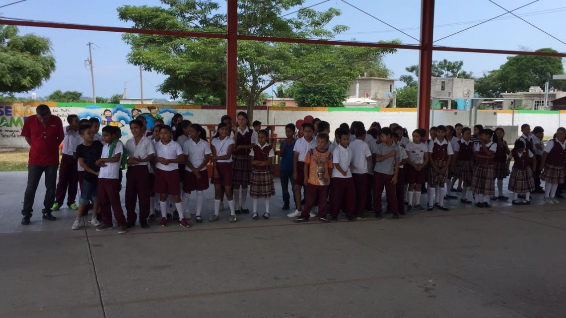 Apoya diputada con mochilas y útiles escolares a estudiantes de escasos recursos