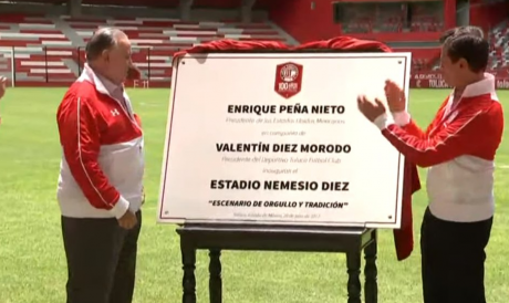 EPN celebra su cumpleaños inaugurando estadio