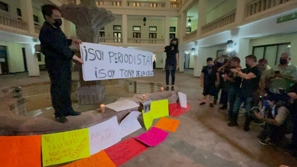 Marchan periodistas para exigir justicia por Tony de la Cruz 
