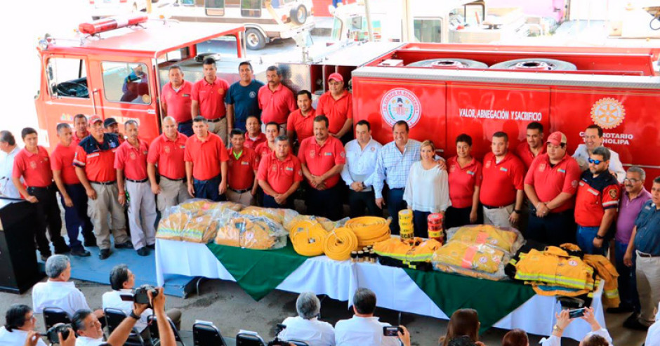 Cuerpo de bomberos recibe equipo nuevo 