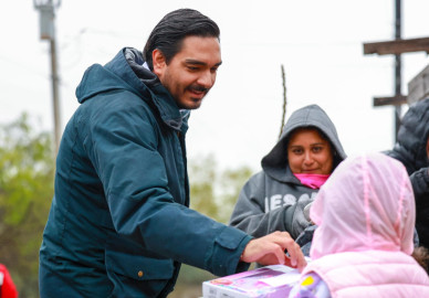 Inició Carlos Peña Ortiz Imparable Programa de Becas en visita casa por casa 