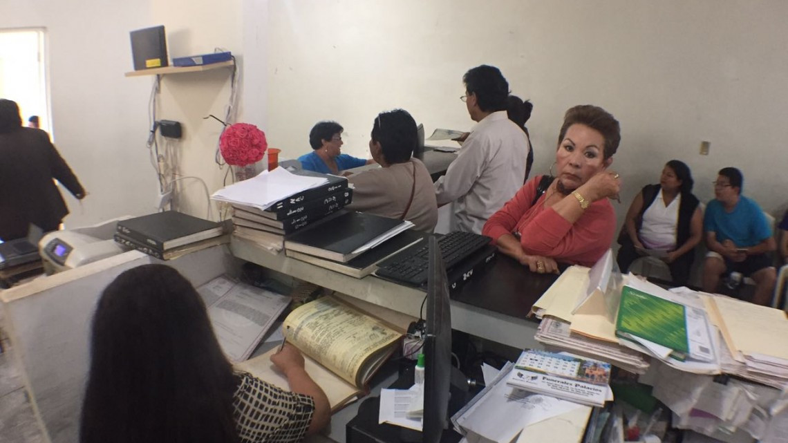 Melania se pone de moda en las oficinas del Registro Civil