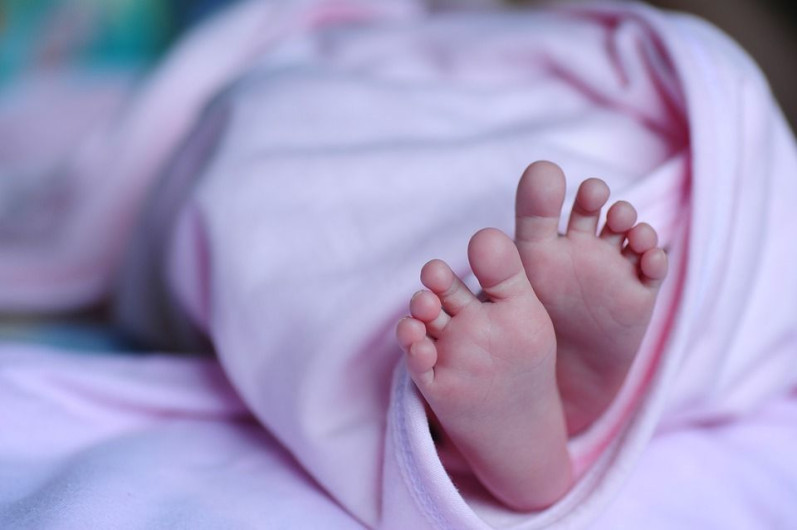 Niña de 11 años da a luz bebé