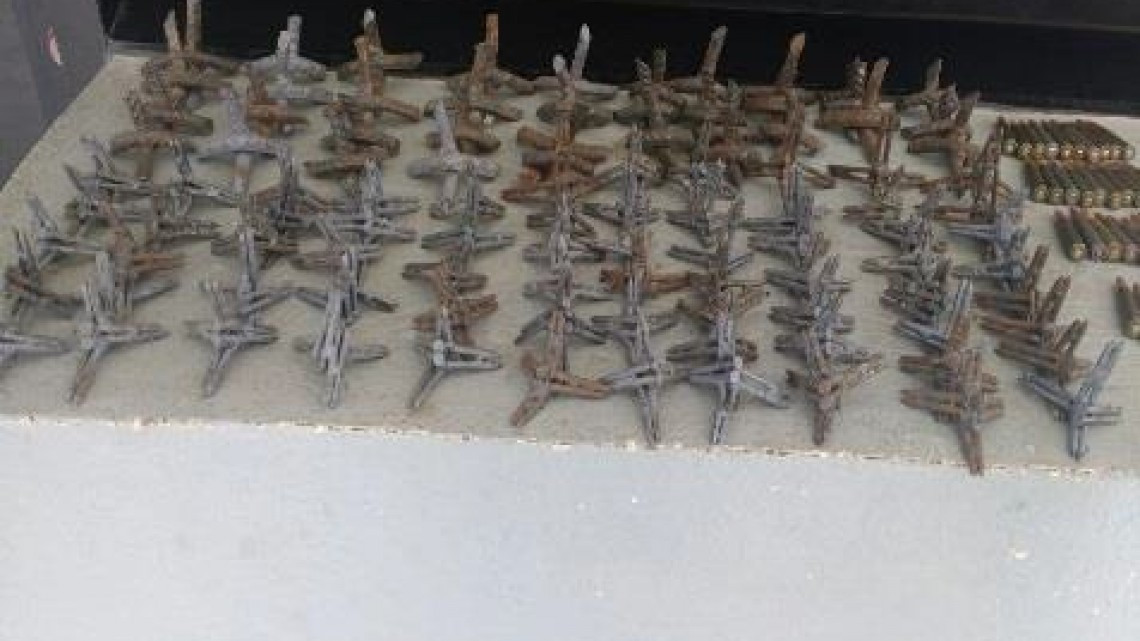 Aseguran vehículos, cargadores, cartuchos y ponchallantas en Díaz Ordaz