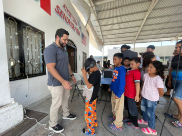 Reciben plática sobre derechos y nuevas tecnologías en albergue “Senda de Vida” 