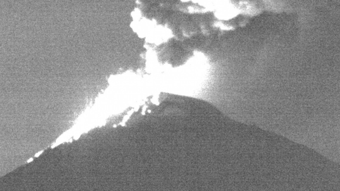 Popocatépetl incrementa actividad, lanza material incandescente
