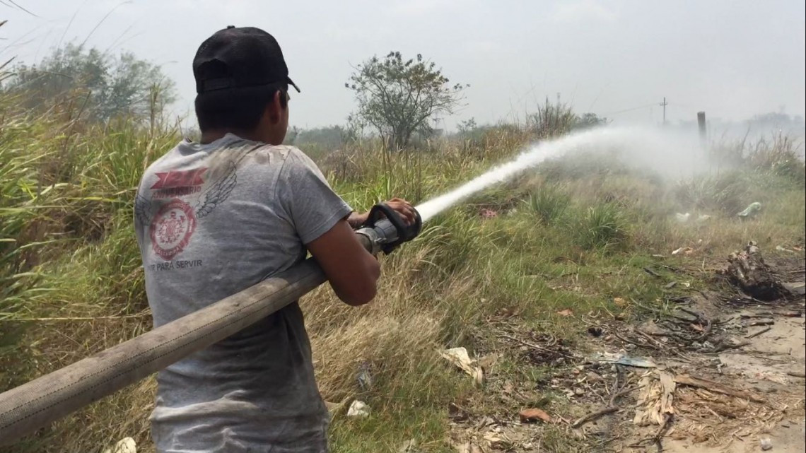 Intensa ola de calor incrementa incendios en solares baldíos