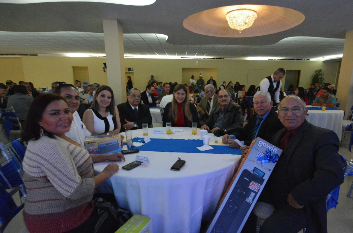 Festeja Gobierno Municipal de Maki Ortiz a periodistas