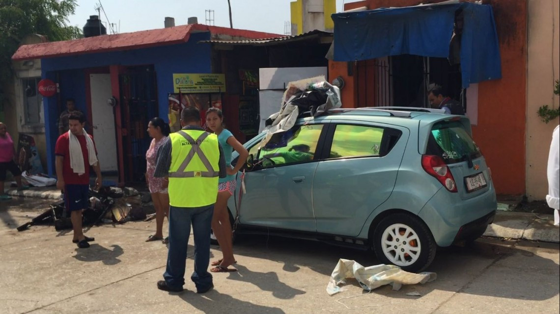 Corto circuito provoca incendio de una casa