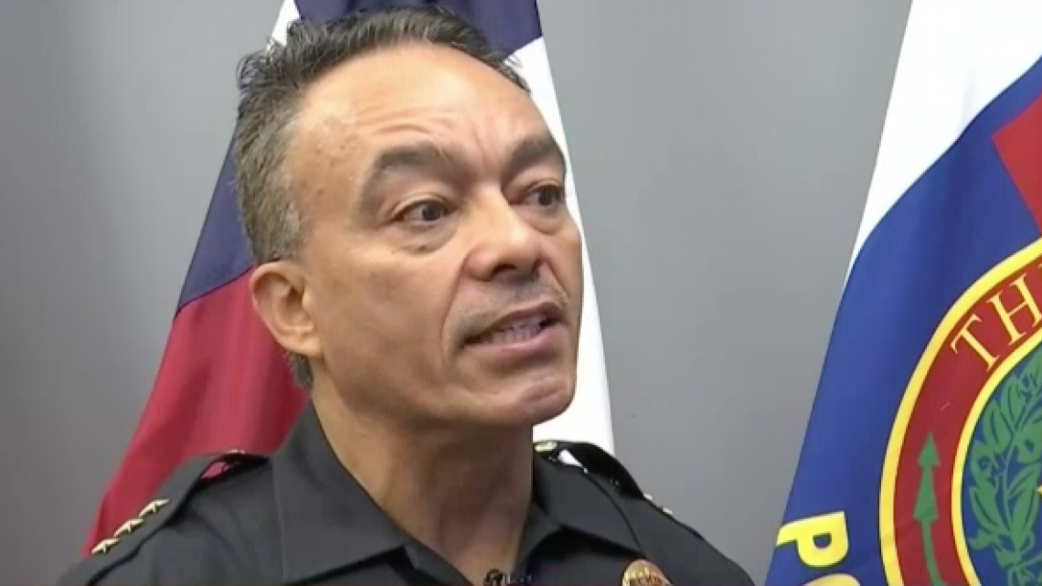 Autoridades de Edinburg buscan a sospechoso de robo a dos restaurantes