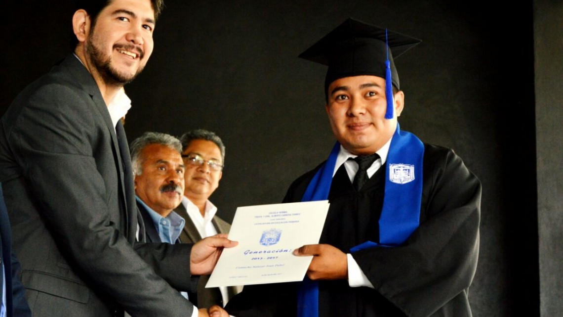 Apadrinó Héctor Escobar Salazar Generación de escuela Normal