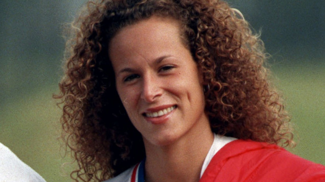 Bill Cosby da testimonio gráfico que es leído a jurado