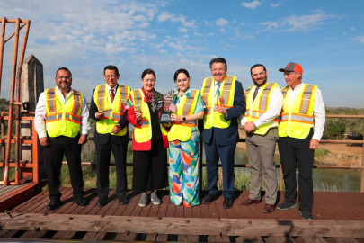 Firma Carmen Lilia Canturosas acuerdo internacional para el rescate de la mariposa monarca 