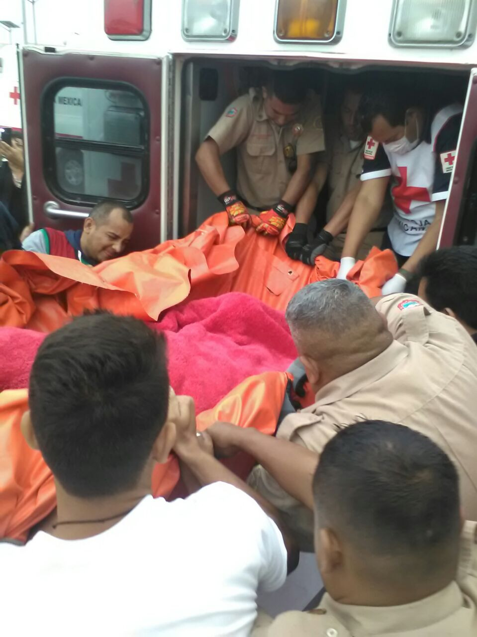 Dan de alta a Emilio, persona que pesa 400 kilos