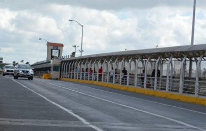 Afecta las filas en los Puentes a comerciantes americanos