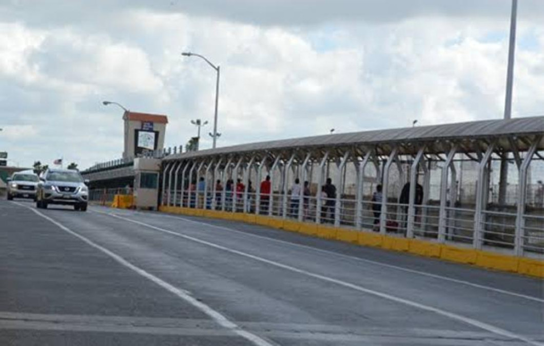 Afecta las filas en los Puentes a comerciantes americanos