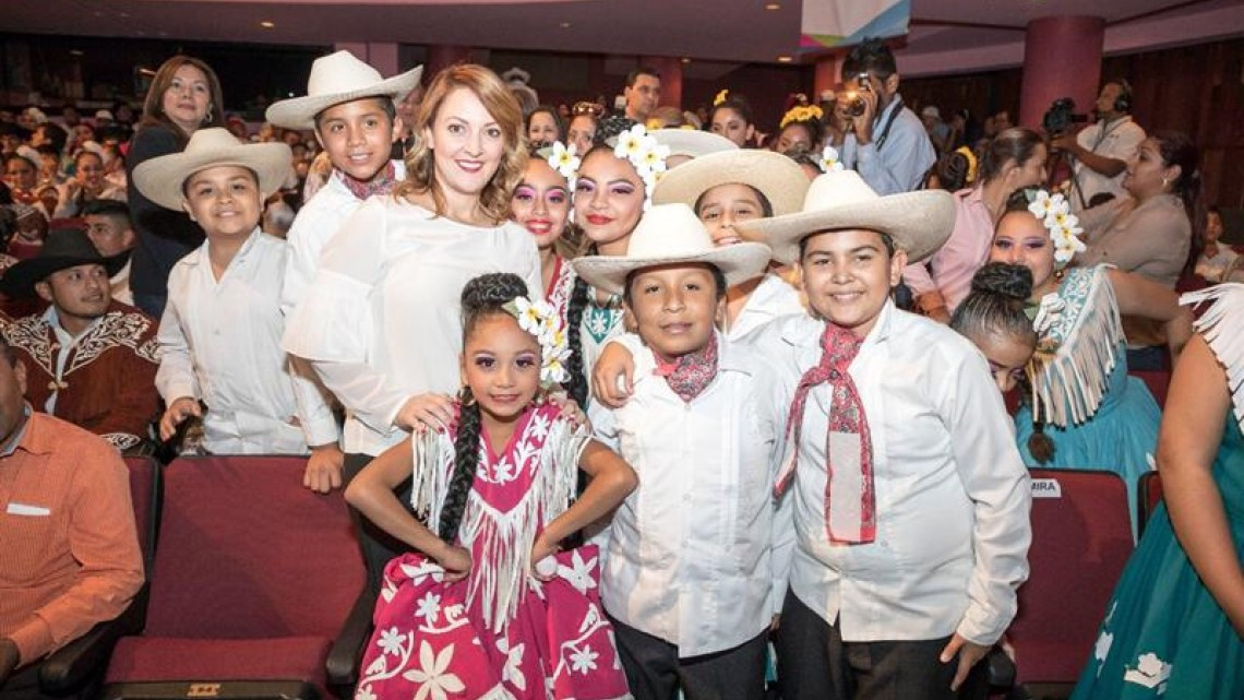 Premia DIF a ganadores de 1er Concurso de Grupos de Danza Folklórica