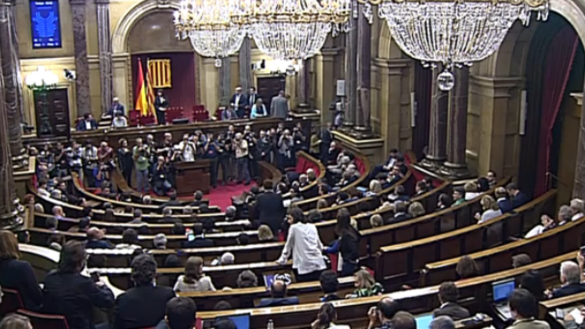 Cataluña pospone independencia, propone diálogo a España