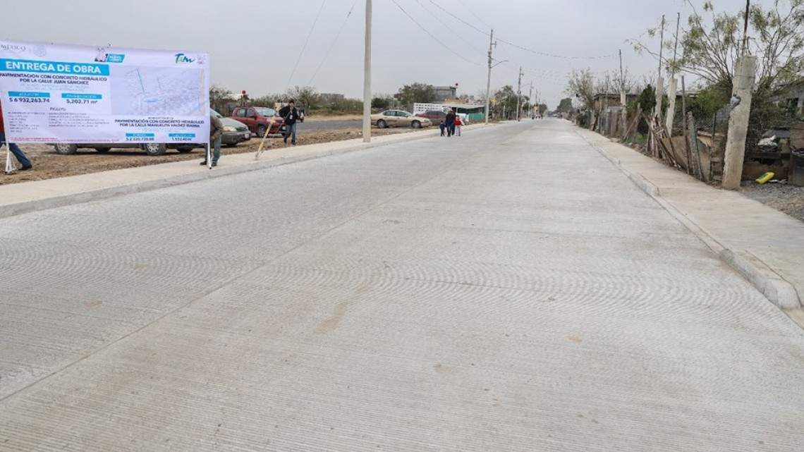 Entrega Alcalde obra de pavimentación